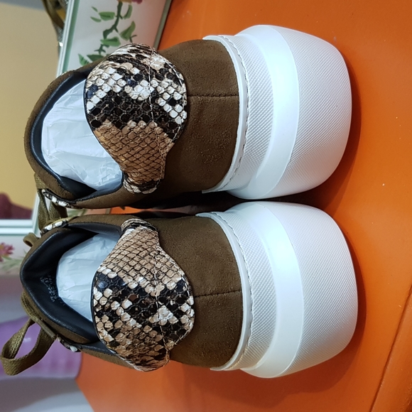 NEW Vince Camuto Leather & Suede Bling Rhinestone Multi-toned Sneakers - Picture 6 of 17